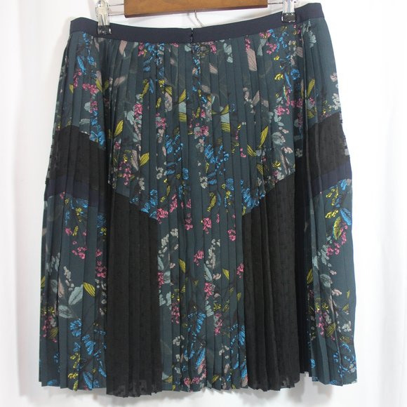 Banana Republic Pleated Skirt size 8 and 14 NWOT - Picture 2 of 8